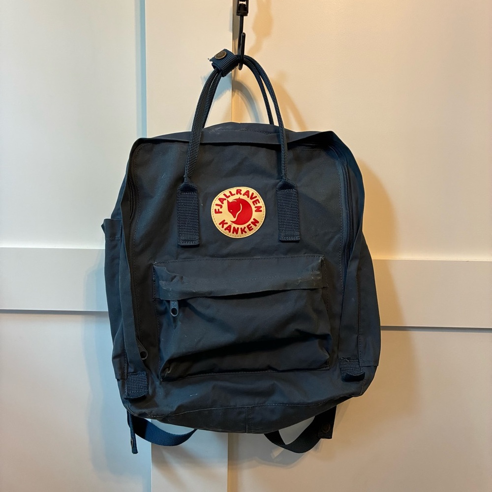 Fjallaraven Kånken Navy Backpack, unisex